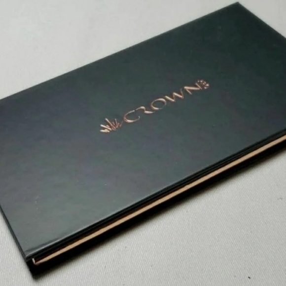 3/$18🎀Crown Eyeshadow Palette - Picture 4 of 6